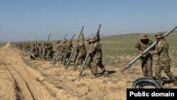 Баткенде кыргыз-тажик чек арасына зым тартуу иши башталды. 29-апрель, 2025-жыл.