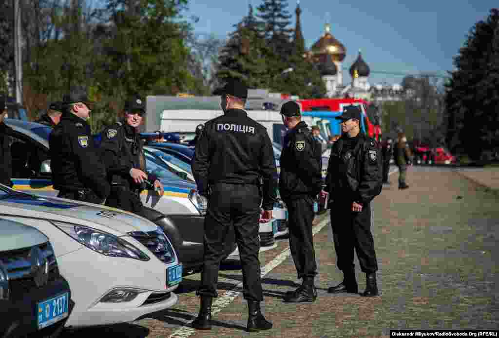 Із 30 квітня і до особливого розпорядження підрозділи поліції переводять на посилений варіант несення служби
