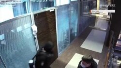 Росія: силовики здійснили низку обшуків у Навального та працівників ФБК (відео)