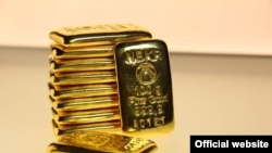  Жыл башында Садыр Жапаров жарандарды Улуттук банктан алтын куймаларын алууга чакырган.