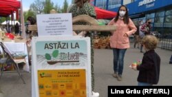 Vizitatori la Piața Eco Local din Chișinău, redeschisă după pandemie