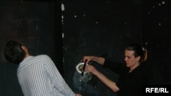 Під час вистави «Одна година 18 хвилин» у «Театрі.doc»