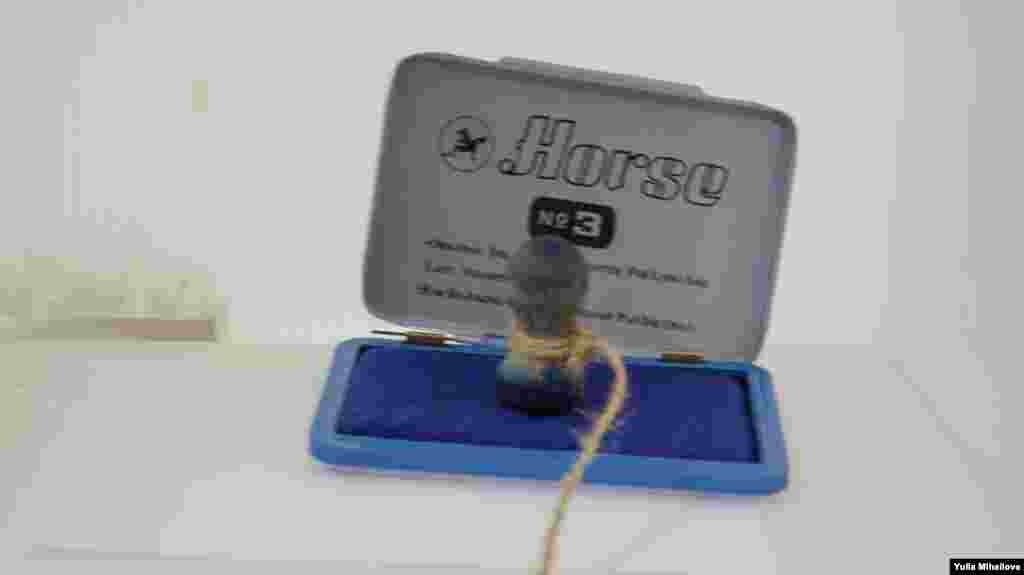 Чтобы проголосовать, избирателям необходимо напротив имени выбранного кандидата поставить штамп Votat