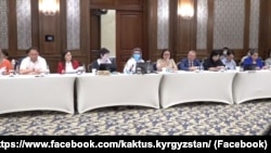 Сүрөт Kaktus Media басылмасынын "Фейсбуктагы" түз эфиринен алынды.