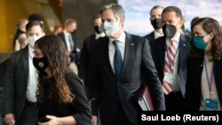 Antony Blinken amerikai külügyminiszter a héten a Közel-Keleten tárgyal, hogy megerősítse az Izrael és a Hamász közötti tűzszünetet. A kép akkor készült, amikor az amerikai diplomácia vezetője május 20-án, Rejkjavikban találkozott Szergej Lavrov orosz külügyminiszterrel. 