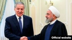 Сироджиддин Мухриддин и Хасан Роухани на встрече в Тегеране 1 июня