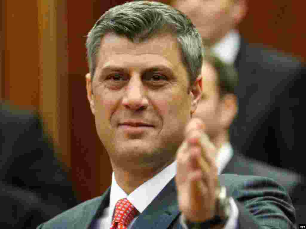 Kryeministri Hashim Thaçi gjatë deklarimit të pavarësisë... - Caption: epa01258442 Kosovos Prime Minister Hashim Thaci during the moment of the declaration of independence in the Kosovo Parliament in Pristina, Kosovo, 17 February 2008. Kosovos Parliament proclaimed independence from Serbia on Sunday 17 February 2008