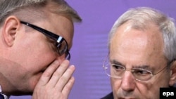 Evropski komesari Žak Baro i Oli Ren objavili su preporuku o ukidanju viza za Srbiju, Makedoniju i Crnu Goru