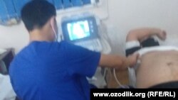 Шухрат Джураев проходит обследование в медобъединении Фуркатского района.
