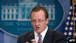 رابرت گيبس در اظهار نظرى كوتاه به خبرنگاران گفت: «زمان در حال سپرى شدن است. ضرب الاجل براى ايران، پايان سال است.»