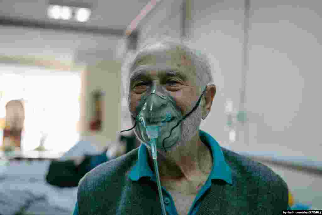 Пацієнт відділення для хворих на коронавірус