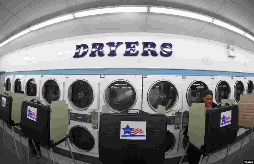 Glasanje u perionici u Čikagu, Ilinois