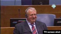 Vojislav Šešelj u sudnici 4. travnja 2011