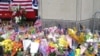 Cveće i sveće za žrtve napada u Bostonu