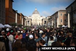 Vatican, Via della Conciliazione, 26 aprilie 2025.