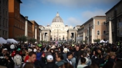 VIDEO No comment Ceremonia de sigilare a sicriului Papei Francisc. Lumea se strânge în Piața Sf. Petru 