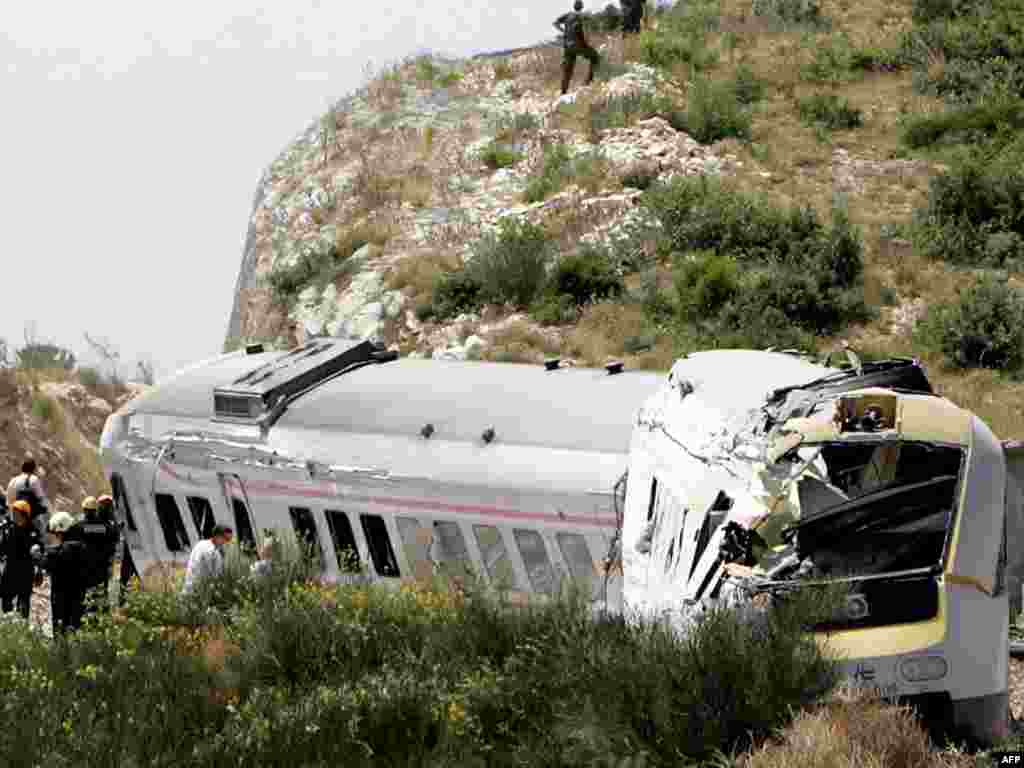 Hrvatska - Iskočio vlak - Blizu Kaštel Starog je iz šina iskočio vlak na putu za Split. Poginulo je šest ljudi. Istraga je kasnije pokazala da su šine mazane nekvalitetnim materijalima, nekoliko je ljudi uhapšeno. 
