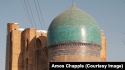 Яке аз кӯчаҳо дар Самарқанд.