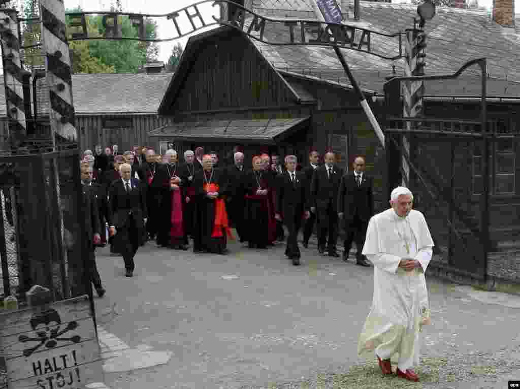 U poseti nekada&scaron;njem koncentracionom logoru Auschwitz, maj 2006.