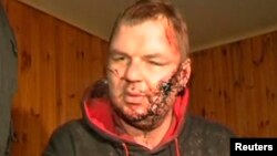 Дмитро Булатов під час спілкування з журналістами (стоп-кадр), 30 січня 2014 року