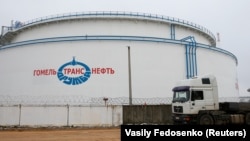 Резервуар з нафтою на підприємстві «Гомельтранснафта» біляміста Мозир, січень 2020 року