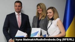 Айварас Абромавичус, Олена Кошарна і Наталія Микольська