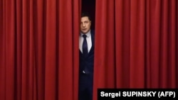 Владимир Зеленский во время съемок телесериала, в котором он играет роль президента. Киев, март 2019 года