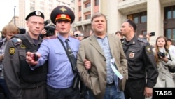 Сергей Митрохин задержан полицией на митинге 6 июня 2012 года