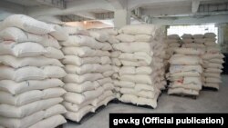 Мамлекеттик материалдык резерв фондунун уну. Иллюстрациялык сүрөт.