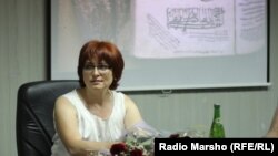 TарихчIужу ПатIимат ТахIнаева, «Аргъвани» росдал тарихалъул тIехьалъул презентациялда. МахIачхъала, Миллияб библиотека, 20Июн2012 сон.