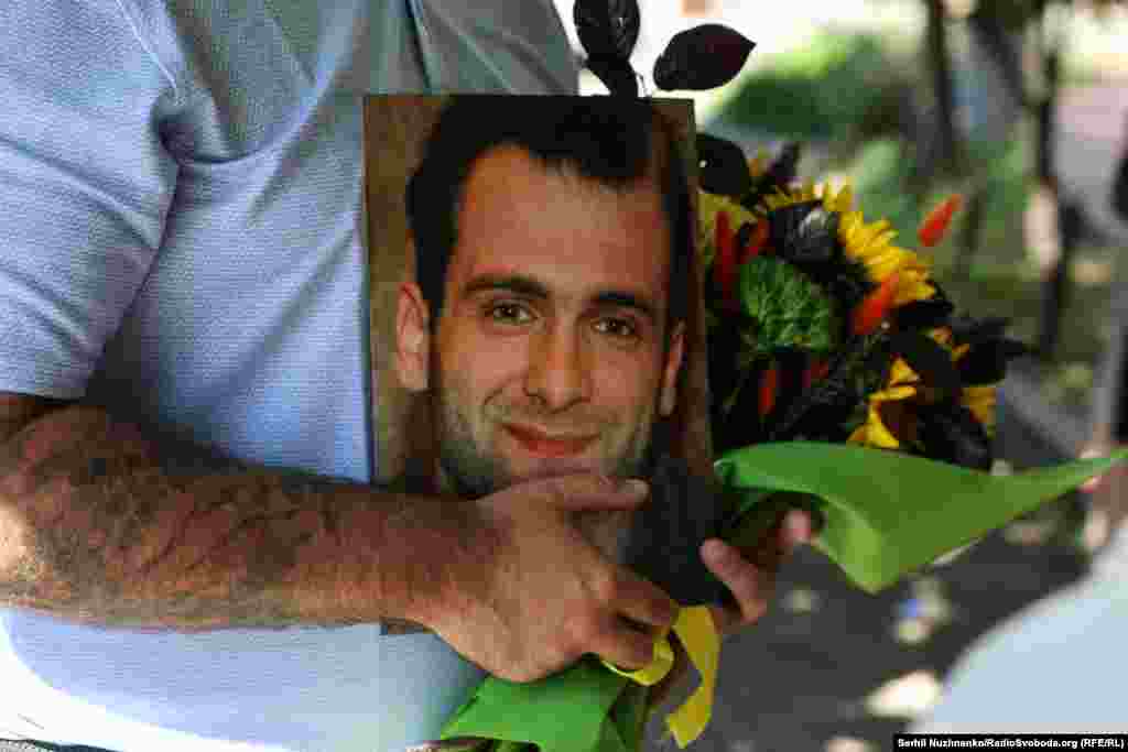 16 вересня 2000 року, як втсановио слідство, генерал міліції Олексій Пукач разом із трьома підлеглими викрали та вбили Георгія Ґонґадзе. 2 листопада, через півтора місяця у Таращанському лісі на Київщині випадково знайшли тіло без голови. Його ідентифікували, як тіло Георгія Ґонґадзе