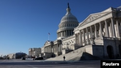 Це перше рішення щодо постачання зброї Києву після того, як США призупинили військову допомогу Україні для аудиту