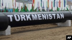 Energiýa serişdelerine baý Türkmenistanyň hökümeti gaz söwdasy üçin täze ugurlary gözlemek meselesini ileri tutýandygyny aýdýar. 