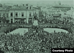 Piața Unirii din Iași, anii 1916-1918 (Foto: Vol. I. Țurcanu, M. Papuc, Basarabia în actul Marii Uniri de la 1918)