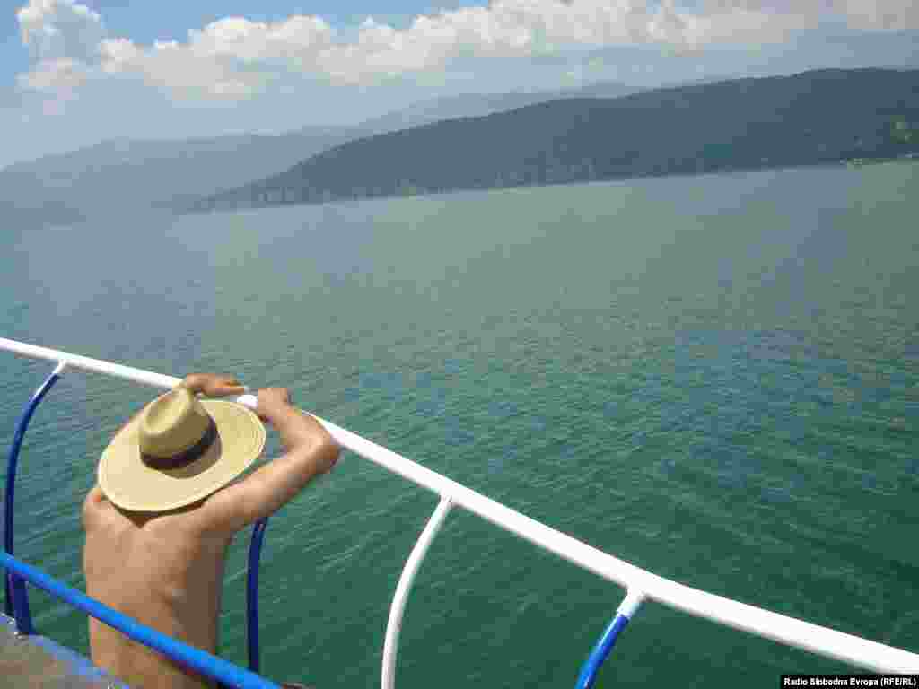 Пловење на Преспанско Езеро