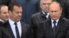 Dmitri Medvedev (pe atunci premier al Rusiei) și președintele rus Vladimir Putin la o ceremonie de depunere de coroane pentru a marca 76 de ani de la invazia nazistă a URSS, Kremlin, Moscova 22 iunie 2017.