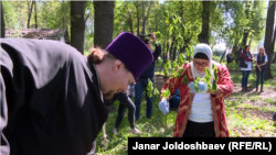 Диндер аралык ымаланы бекемдөө максатындагы көчөт отургузуу иш-чарасы. Бишкек, 2018-жыл. 