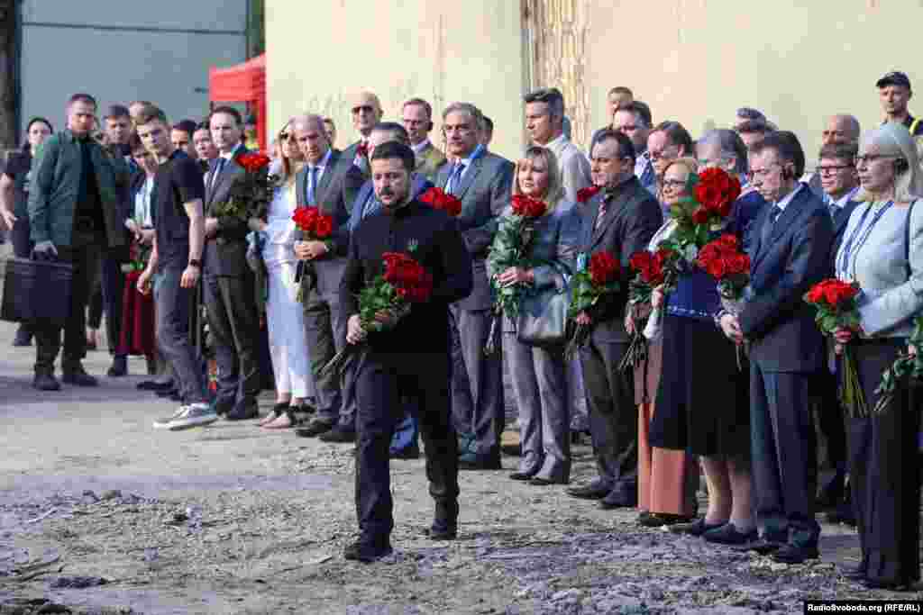 Пам'ять загиблих також вшанували президент України Володимир Зеленський, дипломати та посадовці
