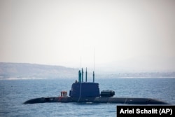 یک زیردریایی نیروی دریایی اسرائیل در نزدیکی میدان گازی لویاتان در دریای مدیترانه در اول سپتامبر ۲۰۲۱
