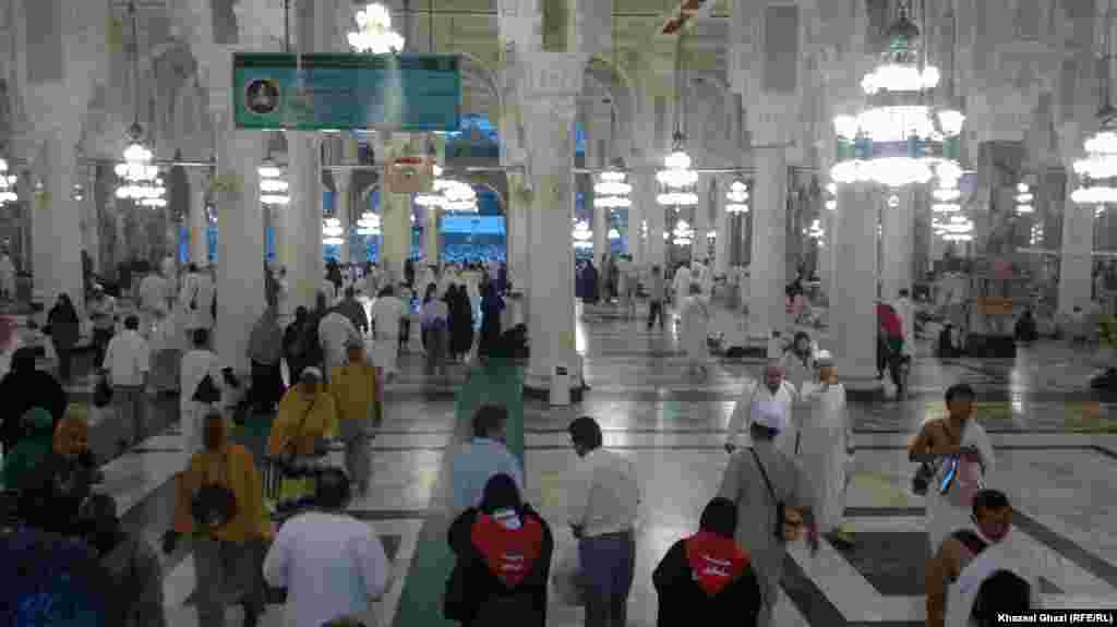 Все паломники вначале пребывают в Медину