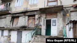 Clădire din perioada sovieetică din Otaci, mai, 2021