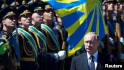 Президент Росії Володимир Путін обходить стрій почесної варти. Ілюстративне фото