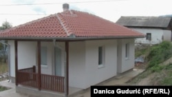 Nove kuće u selu Kukurovići, fotografije uz tekst Danica Gudurić