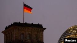 Берлинде желбиреген немистердин туусу 