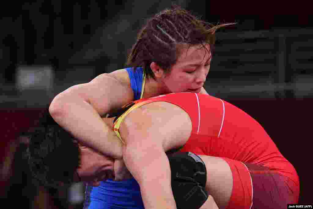 Айсулуу Юкако менен төртүнчү ирет беттешти. Ошентип балбандар бири-бирин эки иреттен жеңди.