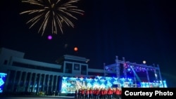 Жалал-Абад шаарынын администрациялык имараты.