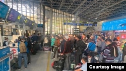 29 октября еще 299 граждан Узбекистана смогли покинуть Абхазию. Они вылетели чартерными рейсами из Сочи