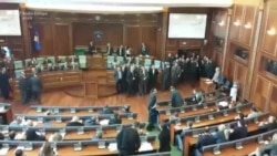 Gaz lotsjellës sërish në Kuvend