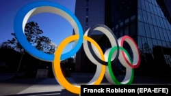Жапониянын Олимпиада комитетинин баш кеңсесинин маңдайында. 2020-жылдын 24-марты.
