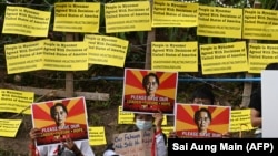 Sa protesta na kojem se zahtijeva oslobađanje pritvorene liderice zemlje Aung San Su Ći Kyi, Jangon, Mjanmar (16. februar)